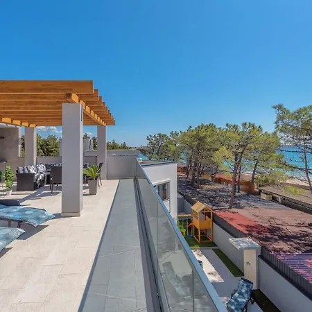 Karlo Villa